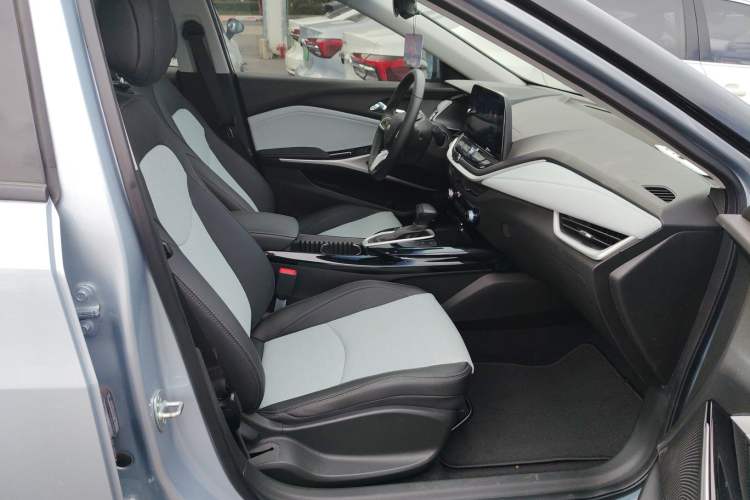 Used Chevrolet Menlo 2022 Starry Edition Right Front Seat