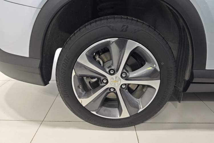 Used Chevrolet Menlo 2022 Starry Edition Right Rear Wheel Hub
