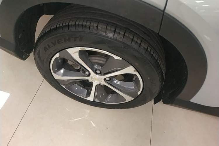 Used Chevrolet Menlo 2022 Starry Edition Right Rear Wheel Hub