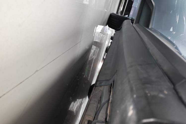 Used Chevrolet Menlo 2022 Starry Edition Right Side Sill