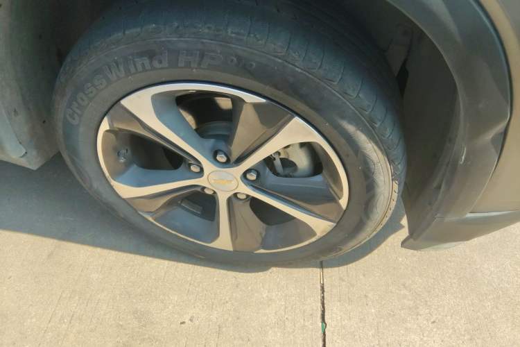 Used Chevrolet Menlo 2022 Starry Edition Right Front Wheel Hub