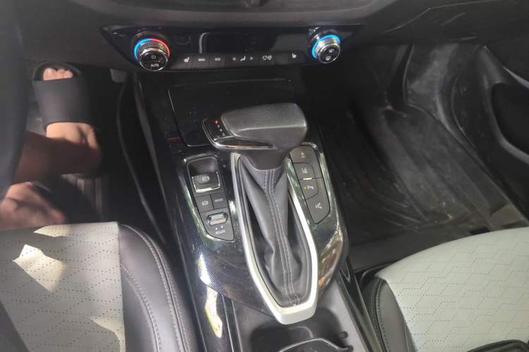 Used Chevrolet Menlo 2022 Mickey Kung Fu Edition Gear Lever