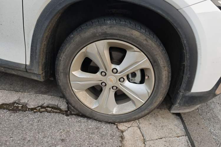 Used Chevrolet Menlo 2022 Star Enjoyment Edition Right Front Wheel Hub