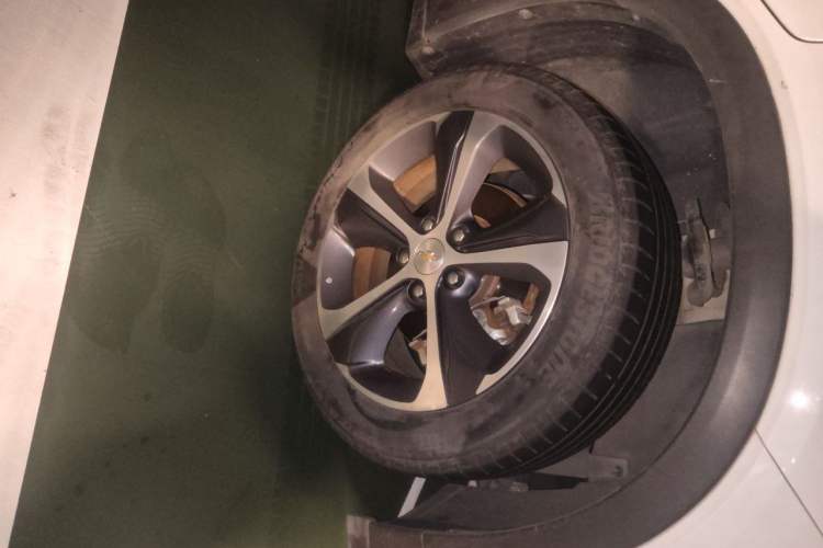 Used Chevrolet Menlo 2022 Starry Edition Right Front Wheel Hub