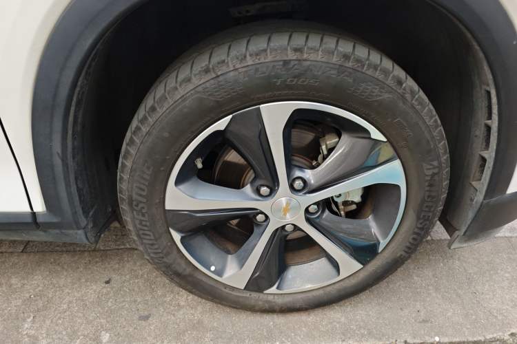 Used Chevrolet Menlo 2022 Starry Edition Right Front Wheel Hub