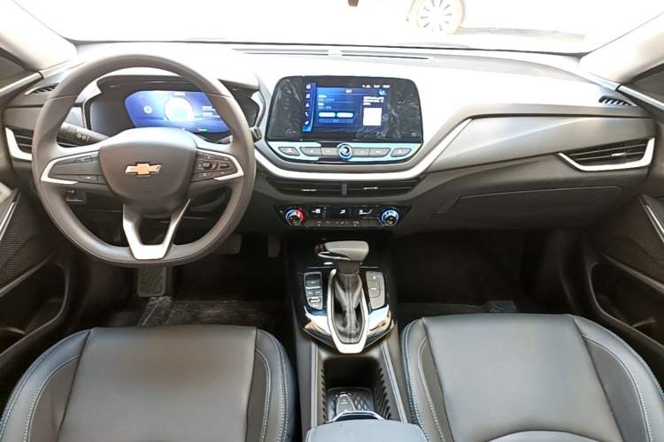 Used Chevrolet Menlo 2023 Starry Edition Center Console