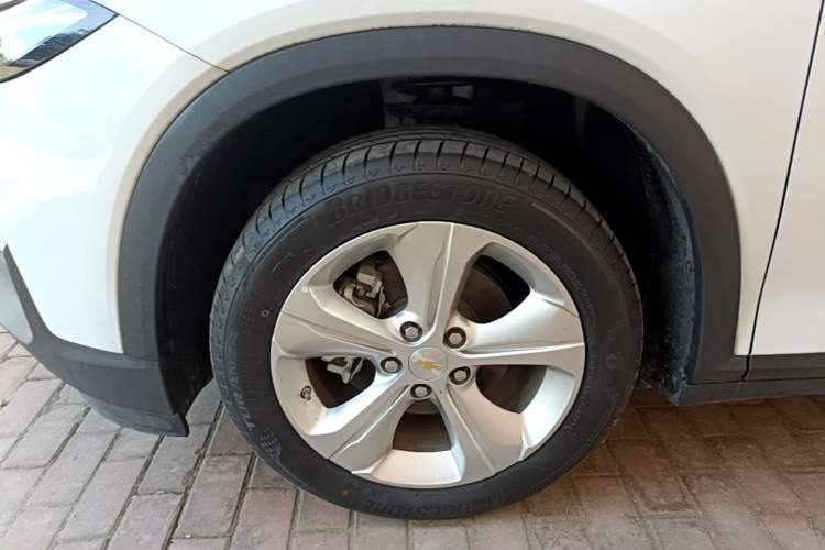 Used Chevrolet Menlo 2023 Starry Edition Left Front Wheel Hub
