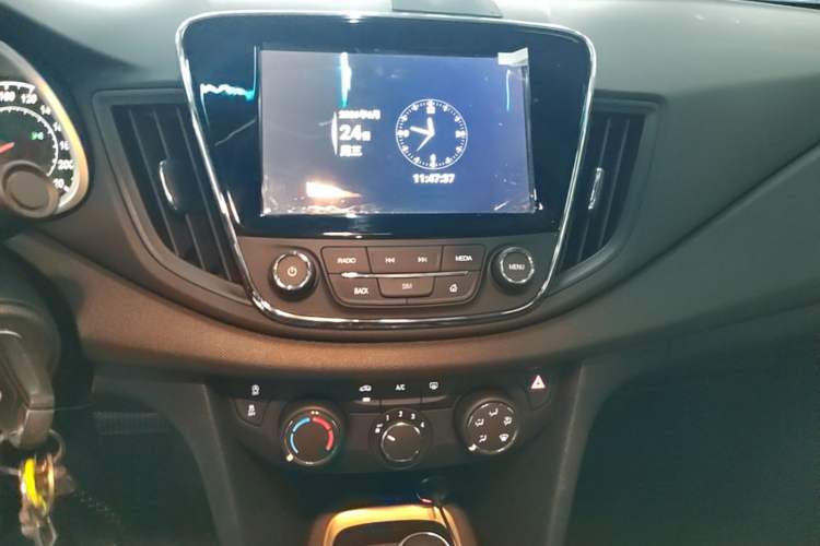 Used Chevrolet Monza 2019 Redline 320T Dual-Clutch Joyful Edition China VI Standard Audio And AC Panel