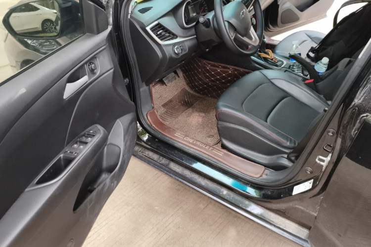 Used Chevrolet Monza 2019 Redline 320T Dual-Clutch Joyful Edition China VI Standard Driver Seat
