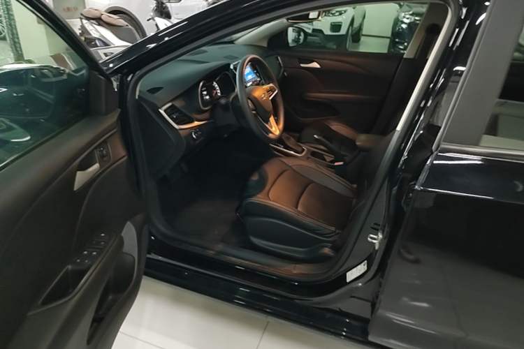 Used Chevrolet Monza 2019 Redline 320T Dual-Clutch Joyful Edition China VI Standard Driver Seat