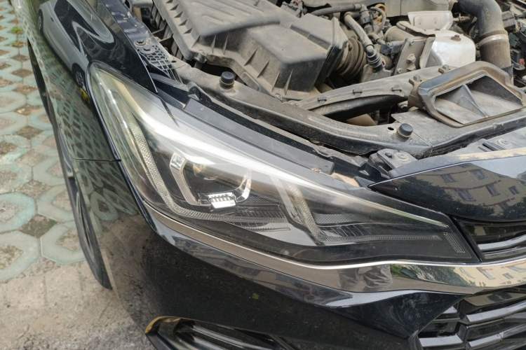 Used Chevrolet Monza 2019 RS 330T Automatic Comfort Edition China VI Standard Right Front Headlight