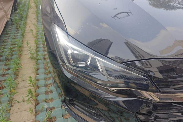 Used Chevrolet Monza 2019 RS 330T Automatic Comfort Edition China VI Standard Right Front Headlight