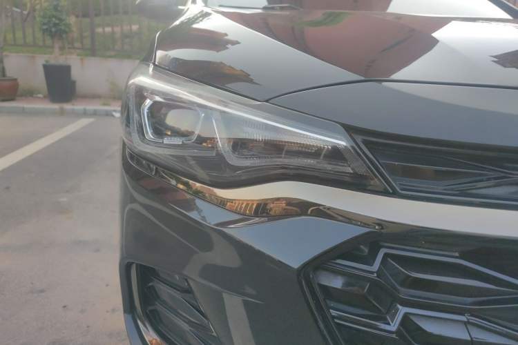 Used Chevrolet Monza 2019 RS 330T Automatic Comfort Edition China VI Standard Right Front Headlight