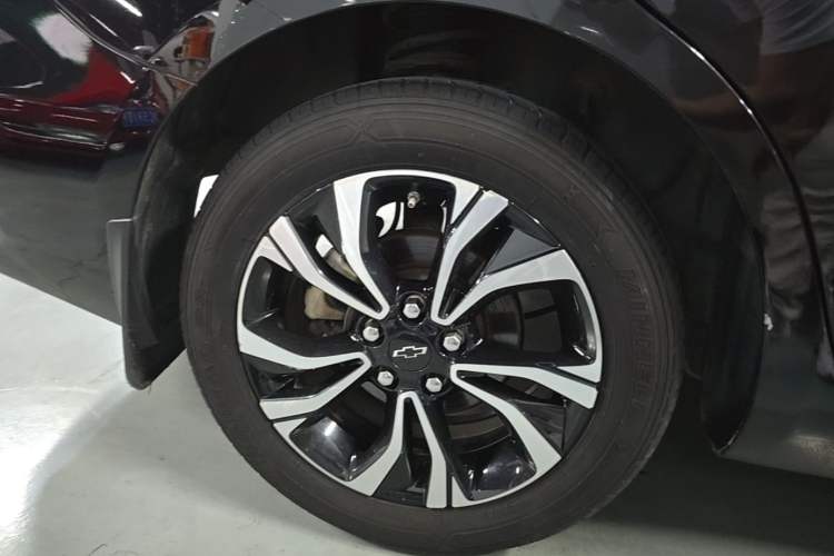 Used Chevrolet Monza 2019 RS 330T Automatic Sporty Edition China VI Standard Right Rear Wheel Hub