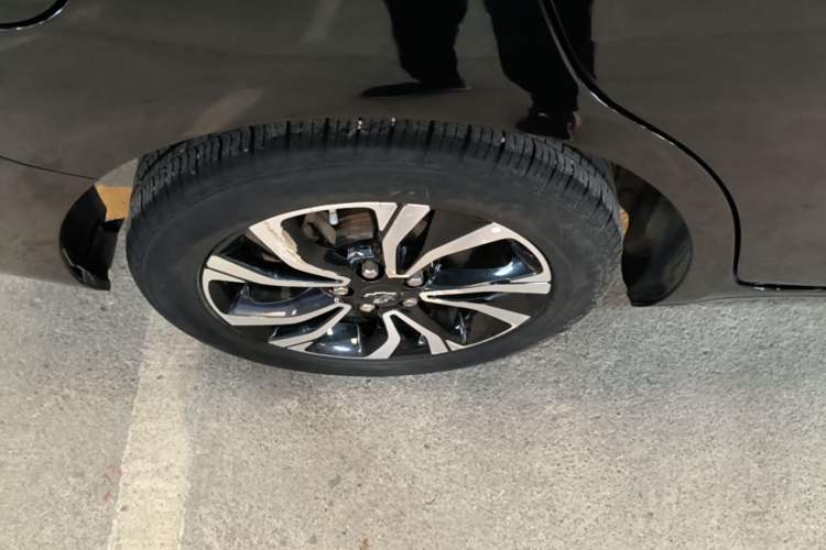 Used Chevrolet Monza 2019 RS 330T Automatic Sporty Edition China VI Standard Right Rear Wheel Hub