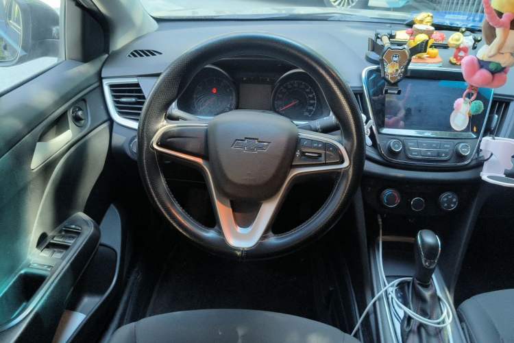 Used Chevrolet Monza 2019 Redline 320T Dual-Clutch Joyful Edition China VI Standard Steering Wheel