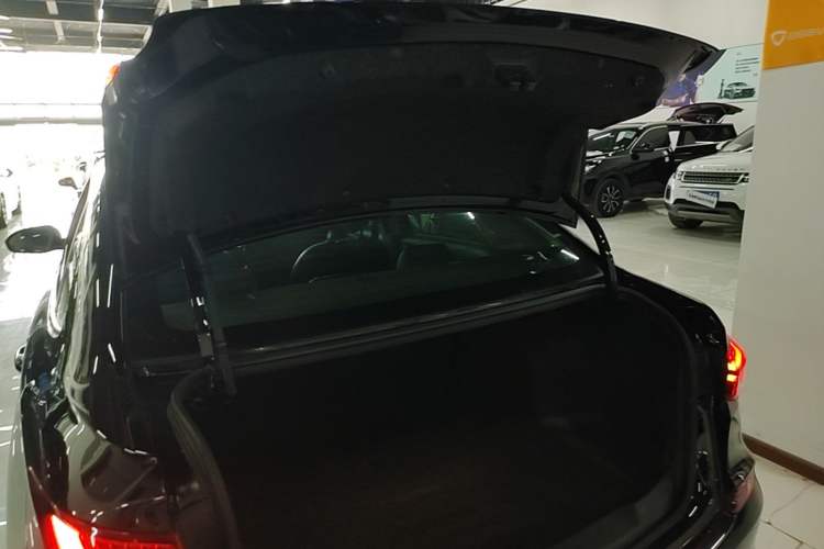 Used Chevrolet Monza 2019 Redline 320T Dual-Clutch Joyful Edition China VI Standard Trunk