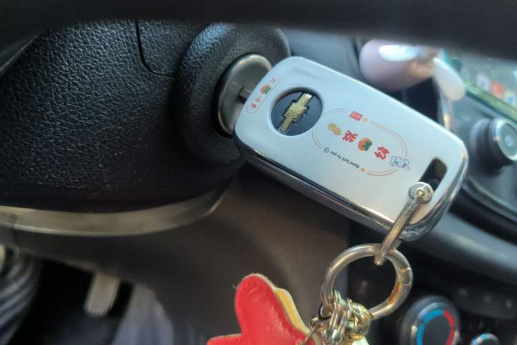Used Chevrolet Monza 2019 Redline 320T Dual-Clutch Joyful Edition China VI Standard Vehicle Key