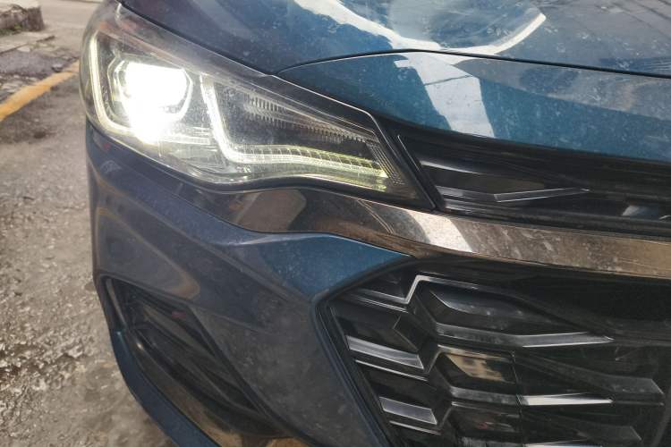 Used Chevrolet Monza 2019 RS 330T Automatic Comfort Edition China VI Standard Right Front Headlight