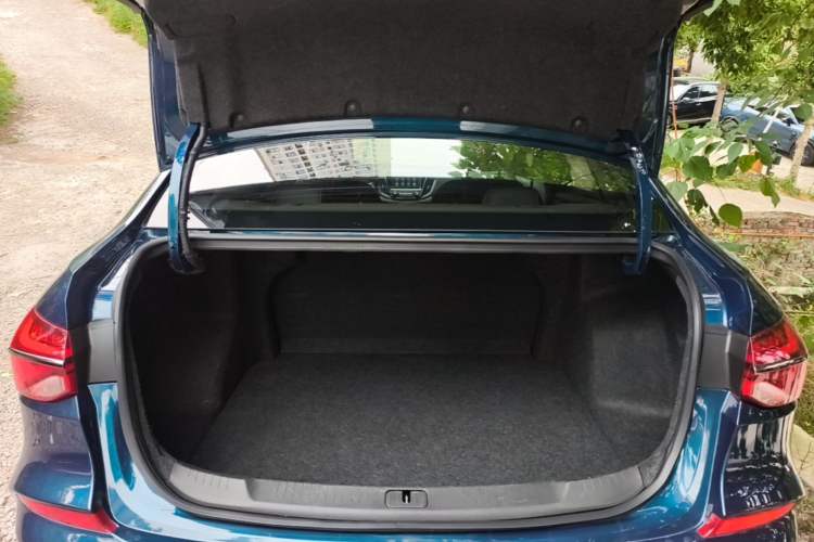 Used Chevrolet Monza 2019 RS 330T Automatic Comfort Edition China VI Standard Trunk