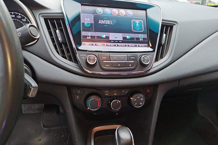 Used Chevrolet Monza 2019 Redline 320T Dual-Clutch Sporty Version China VI Standard Audio And AC Panel