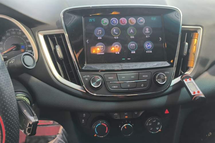Used Chevrolet Monza 2019 Redline 320T Dual-Clutch Sporty Version China VI Standard Audio And AC Panel