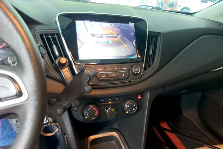 Used Chevrolet Monza 2019 Redline 320T Dual-Clutch Joyful Edition China VI Standard Audio And AC Panel