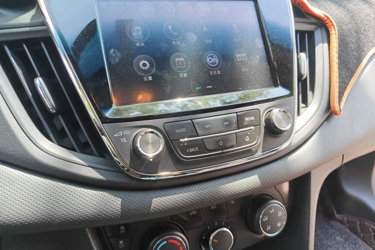 Used Chevrolet Monza 2019 Redline 320T Dual-Clutch Sporty Version China VI Standard Audio And AC Panel