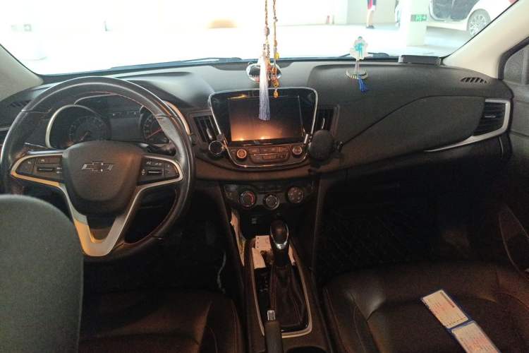 Used Chevrolet Monza 2019 Redline 320T Dual-Clutch Sporty Version China VI Standard Center Console