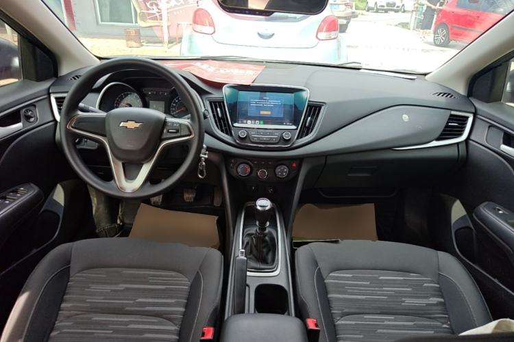 Used Chevrolet Monza 2019 320T Manual Xinxin Edition China VI Center Console