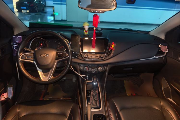 Used Chevrolet Monza 2019 Redline 320T Dual-Clutch Sporty Version China VI Standard Center Console