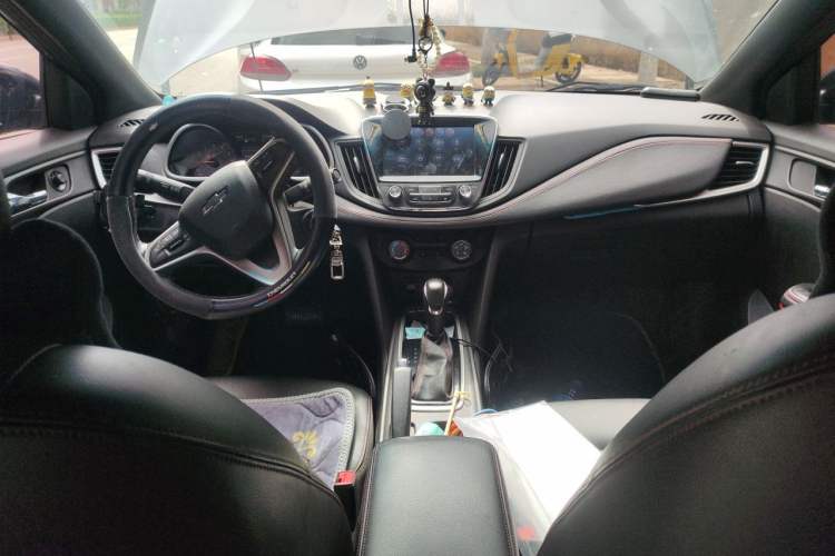 Used Chevrolet Monza 2019 RS 330T Automatic Comfort Edition China VI Standard Center Console