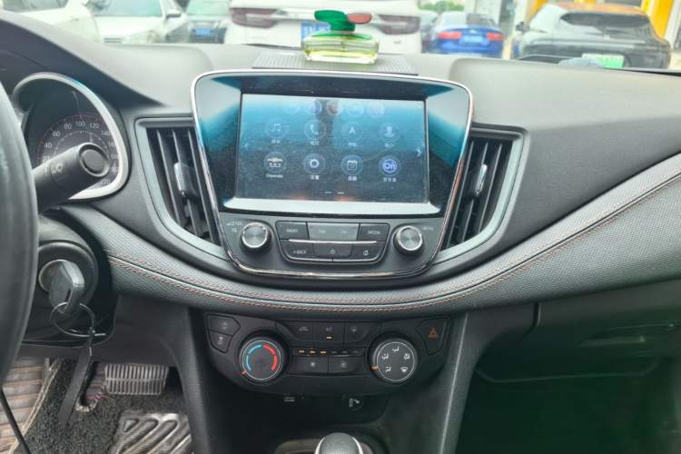 Used Chevrolet Monza 2019 RS 330T Automatic Comfort Edition China VI Standard Center Console