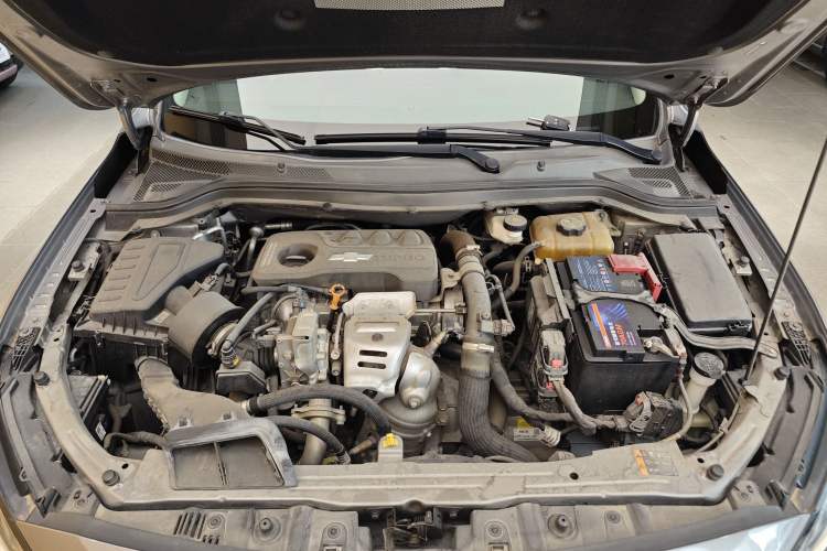 Used Chevrolet Monza 2019 Redline 320T Dual-Clutch Sporty Version China VI Standard Engine Bay