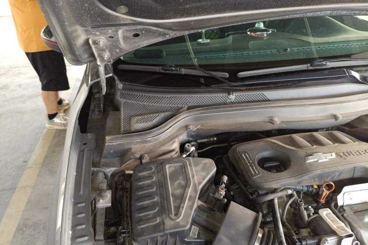 Used Chevrolet Monza 2019 Redline 320T Dual-Clutch Sporty Version China VI Standard Engine Bay Right