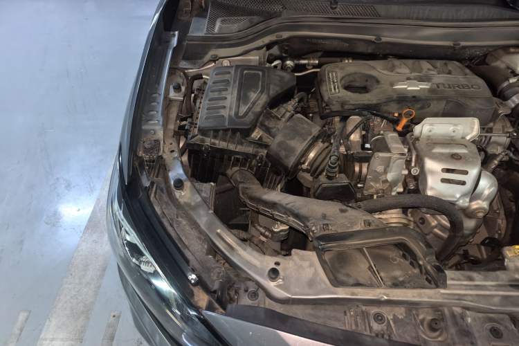 Used Chevrolet Monza 2019 Redline 320T Dual-Clutch Sporty Version China VI Standard Engine Bay Right