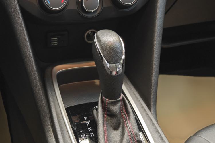 Used Chevrolet Monza 2019 Redline 320T Dual-Clutch Sporty Version China VI Standard Gear Lever