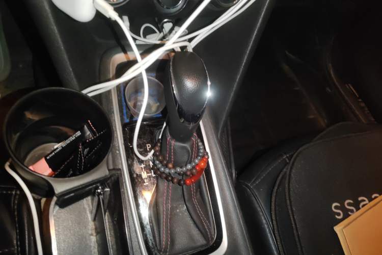 Used Chevrolet Monza 2019 Redline 320T Dual-Clutch Joyful Edition China VI Standard Gear Lever