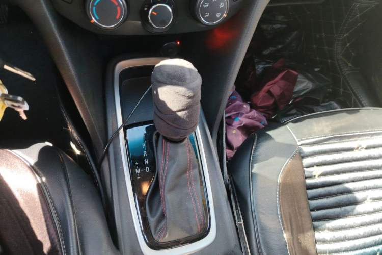 Used Chevrolet Monza 2019 Redline 320T Dual-Clutch Joyful Edition China VI Standard Gear Lever