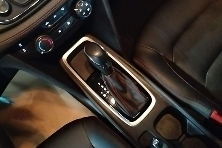 Used Chevrolet Monza 2019 RS 330T Automatic Comfort Edition China VI Standard Gear Lever