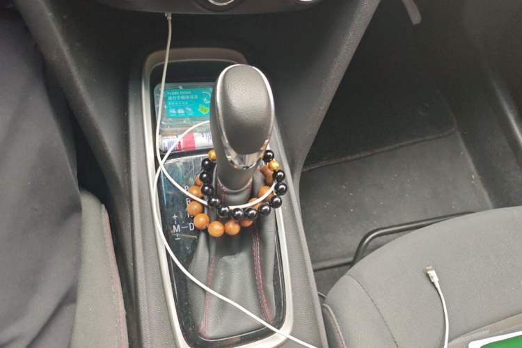 Used Chevrolet Monza 2019 Redline 320T Dual-Clutch Joyful Edition China VI Standard Gear Lever