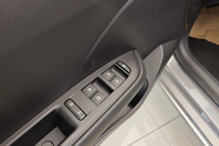 Used Chevrolet Monza 2019 Redline 320T Dual-Clutch Sporty Version China VI Standard Interior 12