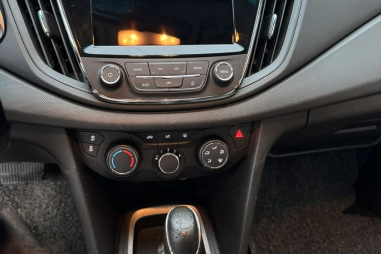 Used Chevrolet Monza 2019 Redline 320T Dual-Clutch Joyful Edition China VI Standard Interior 5