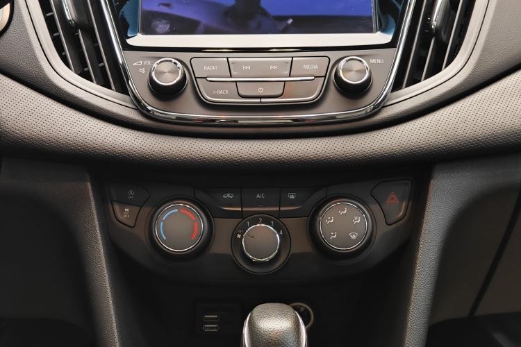 Used Chevrolet Monza 2019 Redline 320T Dual-Clutch Sporty Version China VI Standard Interior 7