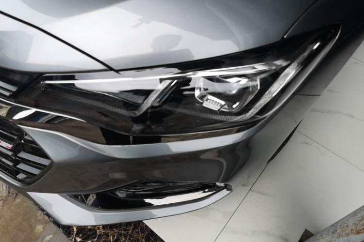 Used Chevrolet Monza 2019 RS 330T Automatic Comfort Edition China VI Standard Left Front Headlight