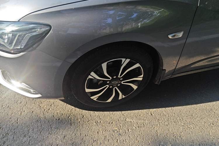 Used Chevrolet Monza 2019 RS 330T Automatic Comfort Edition China VI Standard Left Front Wheel Hub