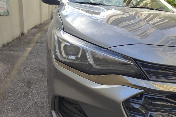 Used Chevrolet Monza 2019 RS 330T Automatic Comfort Edition China VI Standard Right Front Headlight