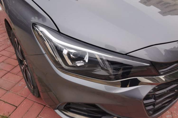 Used Chevrolet Monza 2019 RS 330T Automatic Comfort Edition China VI Standard Right Front Headlight