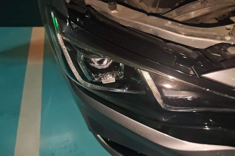 Used Chevrolet Monza 2019 RS 330T Automatic Comfort Edition China VI Standard Right Front Headlight