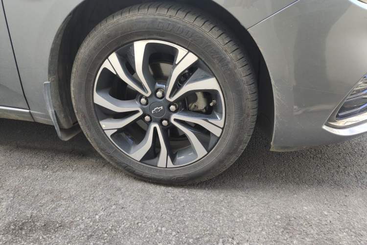 Used Chevrolet Monza 2019 RS 330T Automatic Comfort Edition China VI Standard Right Front Wheel Hub